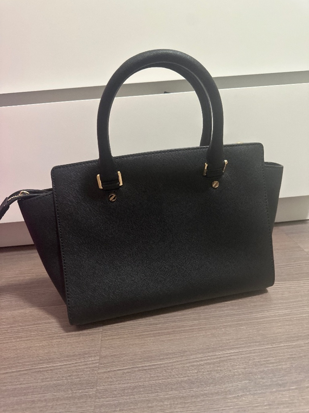 Michael kors satchel bag medium size